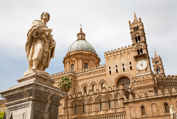 Fototapeta premium Palermo - The south portal of Cathedral or Duomo and statue of st. Eustatius