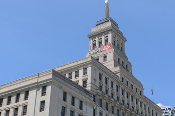 Fototapeta premium exterior building roofline and facade of Canada Life Building 330 University Avenue, Toronto (southeast elevation, seen from Queen St W)