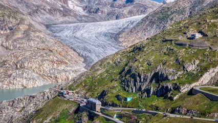 Furkapass mit Rhonegletscher und spektakulärer Passstrasse in den Schweizer Alpen, Juli 2026 © Zarathustra