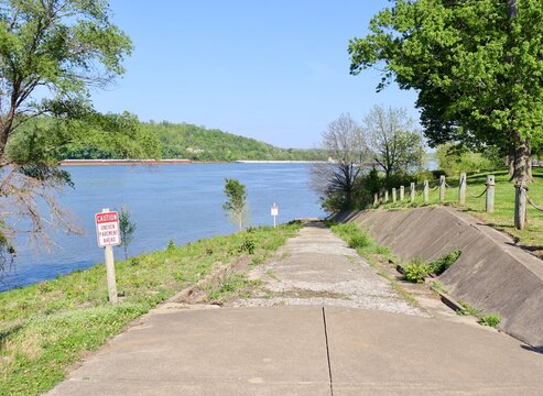 The walkway to the water.