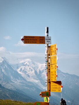 sign in the mountains