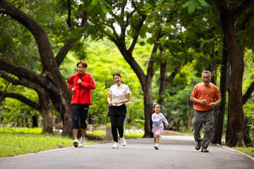 Obraz premium Family exercising and jogging together in city park summer. healthy lifestyle in nature. Father mother, kids daughter exercise. Family team, healthy children. healthy lifestyle and family bonding