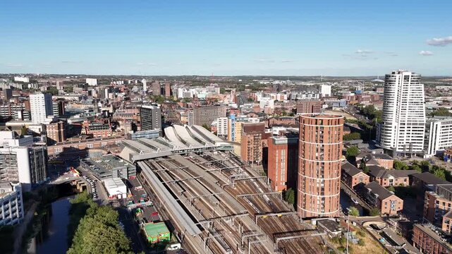 Leeds railway station, Leeds, West Yorkshire, England. Major railway transport hub serving Yorkshire with modern platforms, concourse and connections across the United Kingdom
