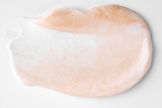 Pearlescent cosmetic smear with subtle gold texture