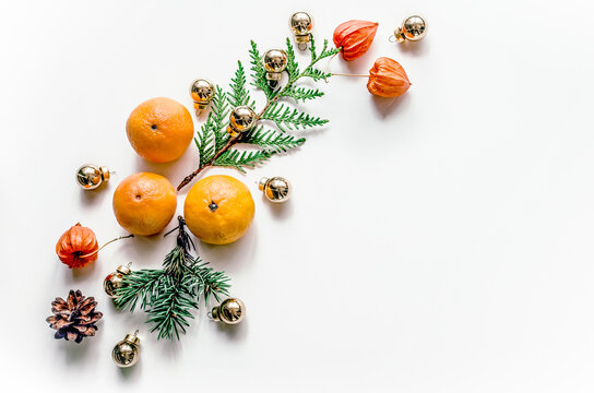 Festive citrus and gold ornament border
