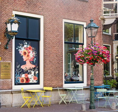 Chique-O-Latte Caf&eacute; on Lange Voorhout