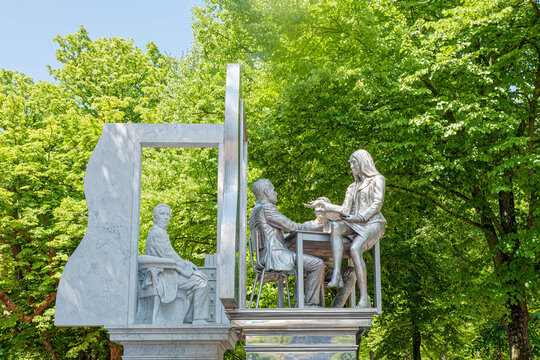 Thorbecke Monument on Lange Voorhout