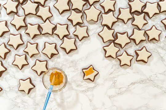 Perfectly Icing Star Cookies with Royal Icing