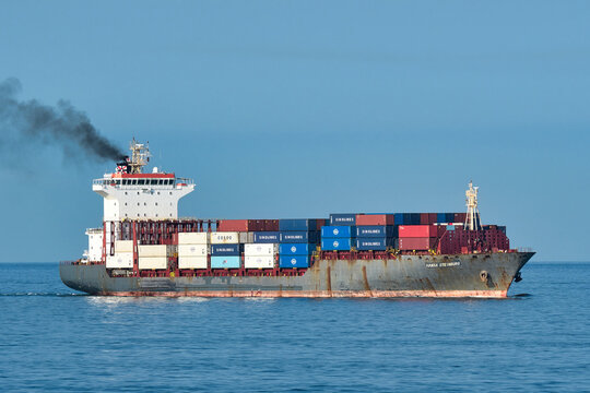 Container ship HANSA STEINBURG (IMO 9436094) sailing in Tokyo Bay under clear summer skies