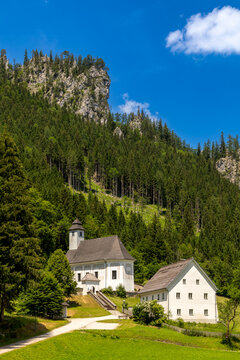 Pfarrkirche und Bergsteigerfriedhof in Johnsbach, Nationalpark Ges&auml;use, Steiermark