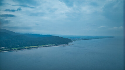 Fototapeta premium 梅雨明け間近で大気に蒸気が満ちている富山県朝日町の境海岸周辺の風景
