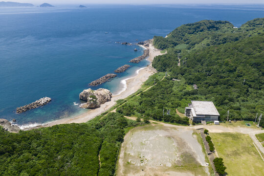 三重県伊勢志摩の離島「神島」古里の浜の八畳岩