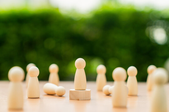 Group of wooden figures symbolizing leadership, teamwork, collaboration, and people management within an organization.
