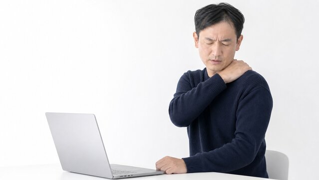 在宅勤務で肩を押さえる日本人男性の白背景素材