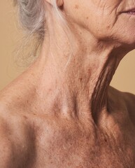 Naklejka premium Senior woman neck showing deep wrinkles and aging skin
