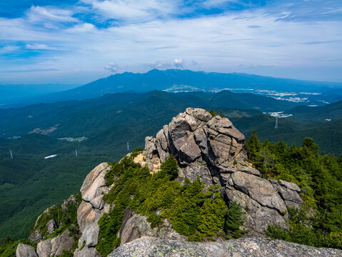 瑞牆山山頂から八ヶ岳を望む