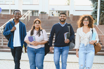 Obraz premium Diverse group of young students walking on campus