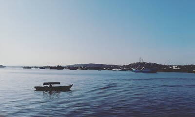 Obraz premium Fishing boat in the harbor