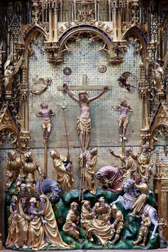 Museum of Fine Arts. The Crucifixion Altarpiece by Jacques de Baerze and Melchior Broederlam. 14th century. The crucifixion of Jesus Christ, with angels and disciples.