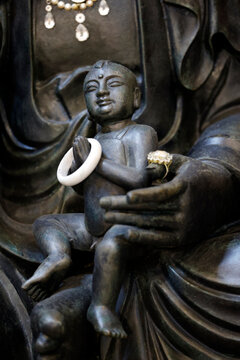 Guanyin Bodhisattva Holding Child at Viharn Sien