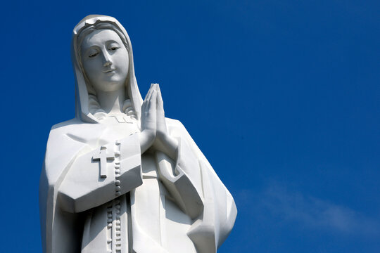 Virgin Mary Statue at Nui Cui Shrine