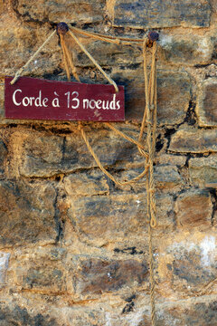 13-Knot Rope at Gu&eacute;delon Medieval Castle