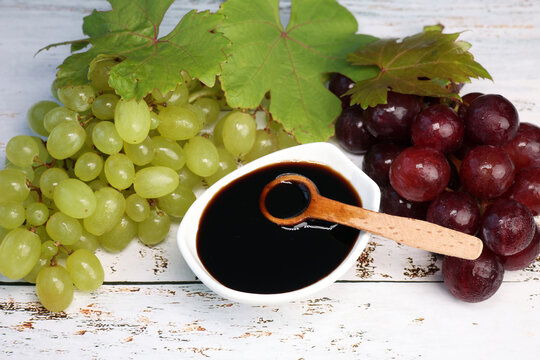 Grape molasses and fresh organic grapes
