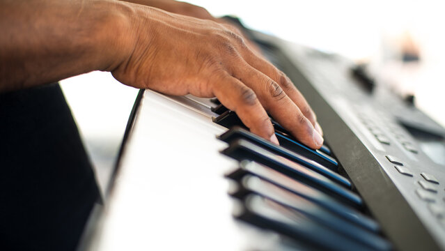 Musik Musikinstrumente Nahaufnahme mit H&auml;nden