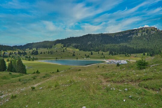 Lago di Passo coe in estate a Folgaria alpe cimbra