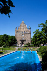 Reprezentacyjny gmach z początku XX wieku, siedziba muzeum uniwersyteckiego, Toruń, Polska  © 123108 Aneta