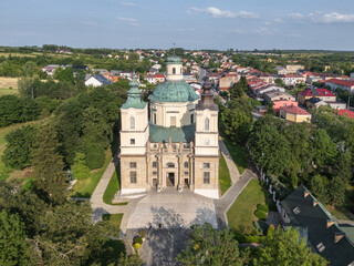 Kościół św. Józefa w Klimontowie. Świątynia ufundowana w 1637 przez Jerzego Ossolińskiego. Klimontów. Województwo świętokrzyskie.