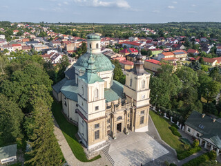 Kościół św. Józefa w Klimontowie. Świątynia ufundowana w 1637 przez Jerzego Ossolińskiego. Klimontów. Województwo świętokrzyskie.