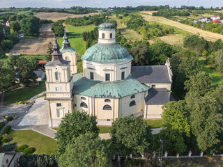 Kościół św. Józefa w Klimontowie. Świątynia ufundowana w 1637 przez Jerzego Ossolińskiego. Klimontów. Województwo świętokrzyskie.