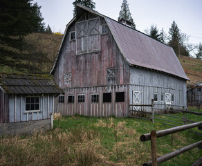 old red barn © Den