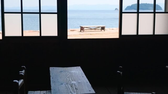 学校の教室から見る香川県の瀬戸内海　教育と地域風景