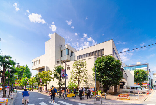 京王線・千歳烏山駅 烏山区民会館