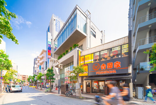 京王線・千歳烏山駅 烏山駅前り商店街