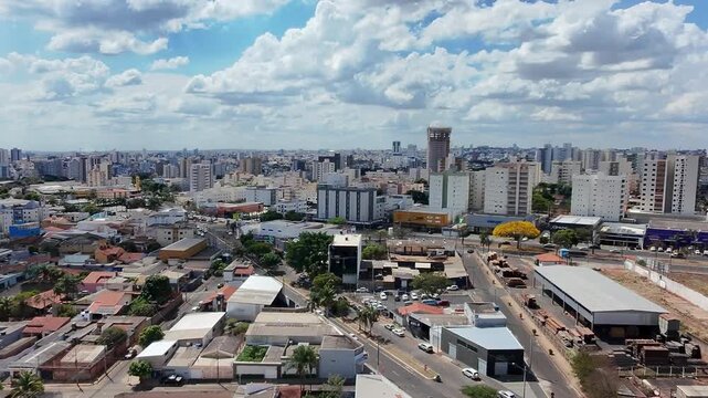Vista a&eacute;rea dos bairros Santa M&ocirc;nica e Caraj&aacute;s em Uberl&acirc;ndia, Minas Gerais