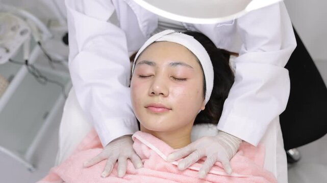 Beautician massaging a woman's neck and shoulders in a beauty clinic.