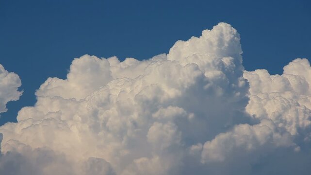 湧き上がる入道雲