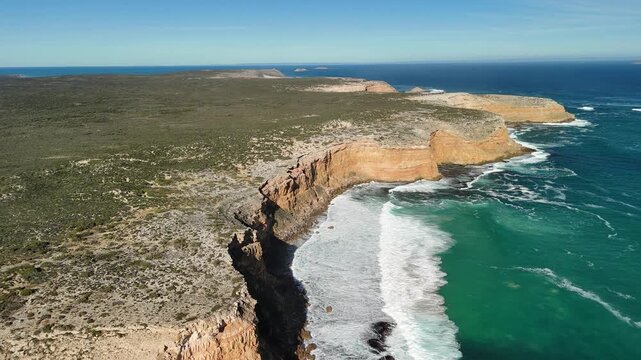 Ethel Beach, Dhilba Guuranda-Innes National Park, South Australia &ndash; 4K aerial drone view of sandy beach, dramatic limestone cliffs, turquoise ocean and rugged Yorke Peninsula coastline
