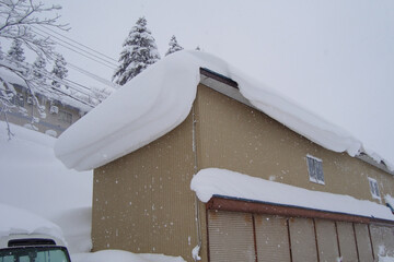 Massive snow cornice on metal garage roof © Eugene