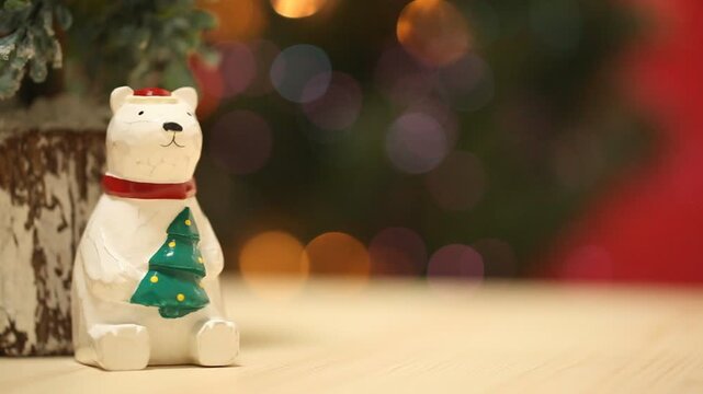 クリスマスイルミネーションとクマのオブジェ