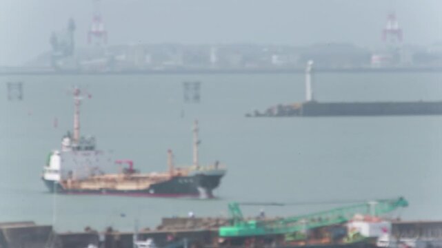 港とタンカー