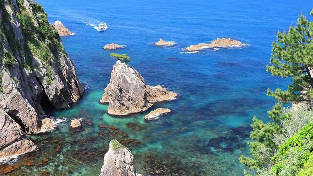 春の浦富海岸の千貫松島