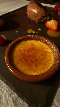 traditional dessert and pastry, gastronomy, crema catalana