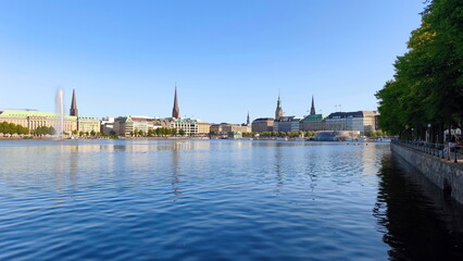 Obraz premium Panoramic view of Binnenalster lake in Hamburg city center with fountain and church spires, Germany