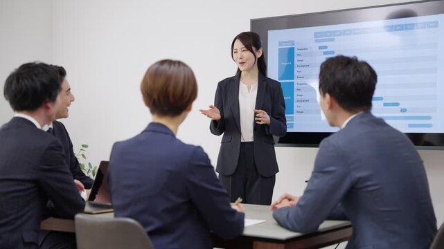 会議するビジネスマンたち