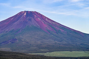 Fototapeta premium 日本山梨山中湖パノラマ台からの富士山