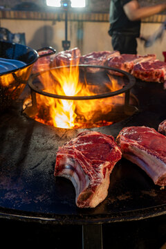 Cote de boeuf on a plancha with flames